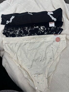 Cacique Girls 3-Pack Black, Black Floral & Cream Bikini Briefs
